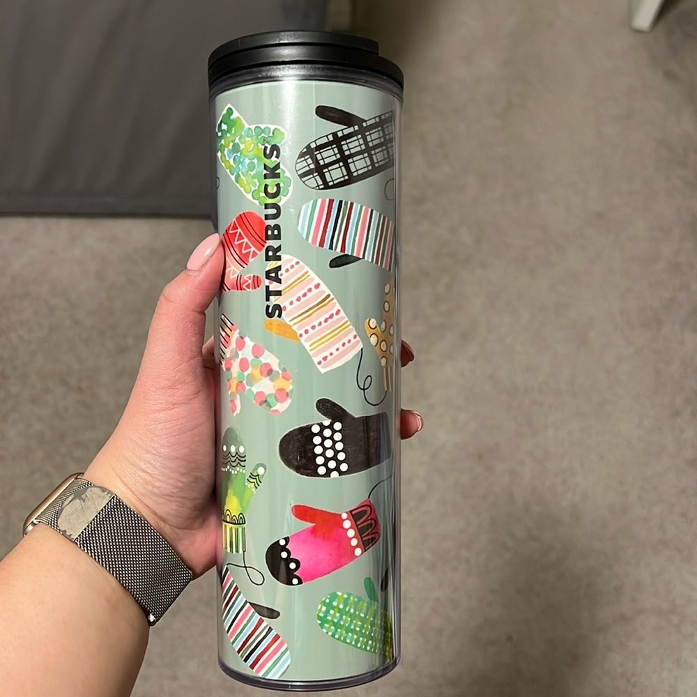 Giveaway ❤️ NWT Starbucks Tumbler